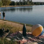Activités lac kir dijon : serviette et marche au bord du lac