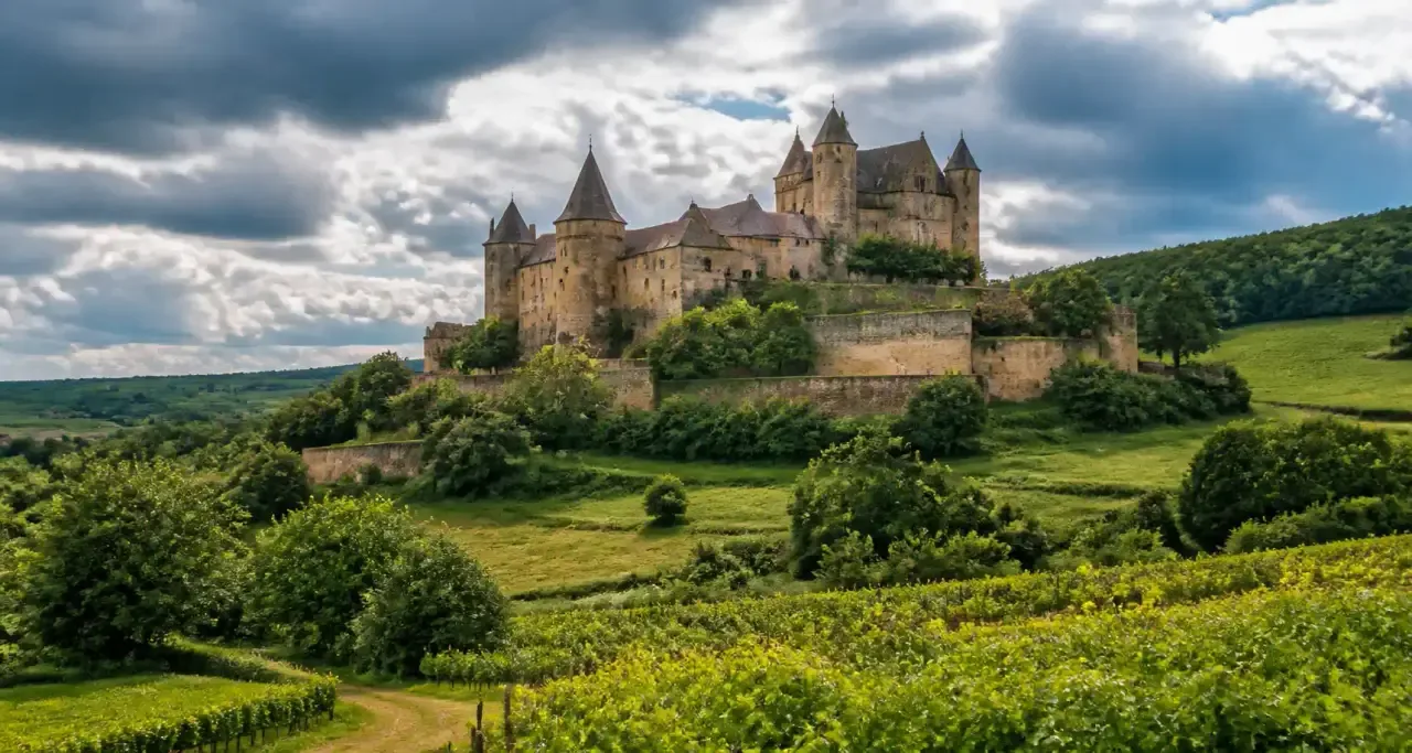 Ch&acirc;teau m&eacute;di&eacute;val bourguignon, patrimoine de la C&ocirc;te-d'Or