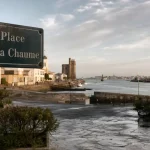 Place de la chaume aux Sables-d’Olonne, vue depuis le trottoir