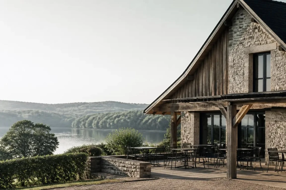 Auberge de la queue du lac moux en morvan au bord du lac des Settons